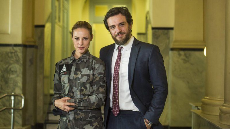 Caio (Rodrigo Lombardi) e Jeiza (Paolla Oliveira) começarão a namorar em A Força do Querer - Foto: TV Globo/ Maurício Fidalgo