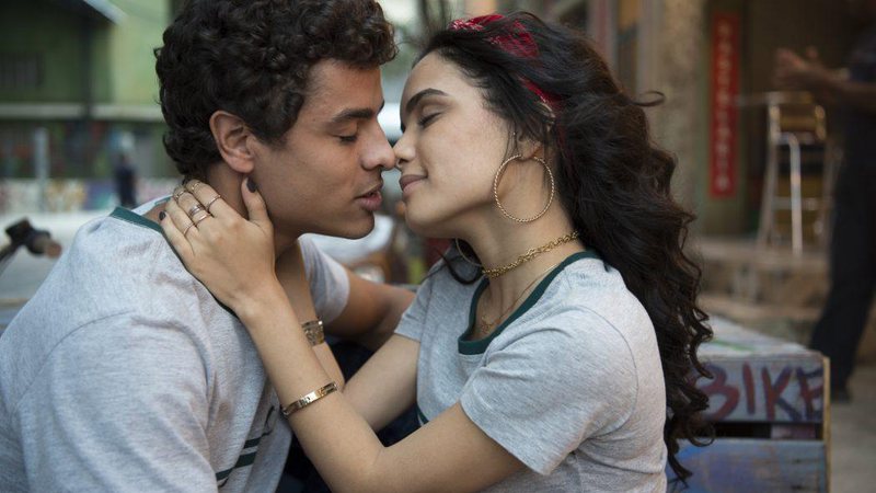 Tato (Matheus Abreu) e K2 (Carol Macedo) se beijam e Keyla fica sem reação - Foto: TV Globo/ João Miguel Júnior