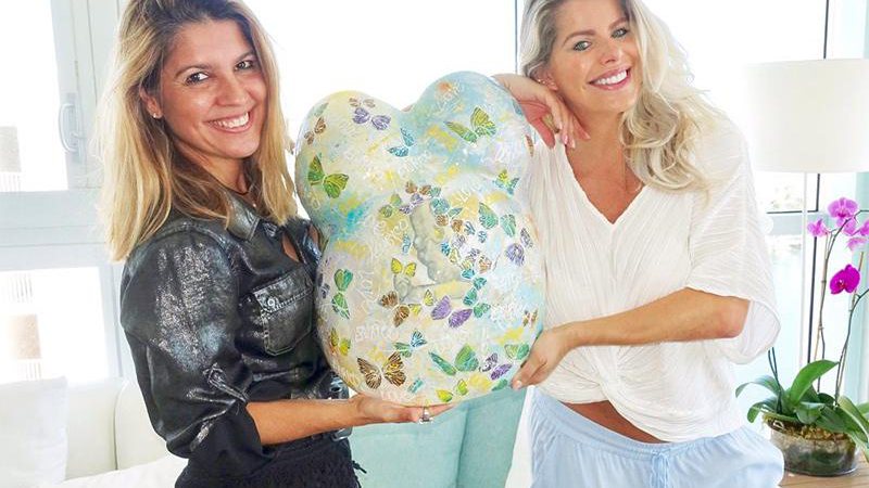 Soco Freire presenteia Karina Bacchi com o molde de sua barriga na gravidez de Enrico - Foto: Reprodução/ Instagram