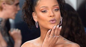 Rihanna aparece com duas unhas no dedão e fãs acusam a cantora de ter usado Photoshop - Foto: Reprodução/ Instagram