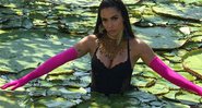 Anitta leva tombo durante gravação do clipe de Is That For Me na Amazônia - Foto: Reprodução/ Instagram