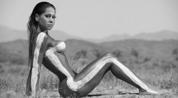 Kim Kardashian posou nua no deserto com pintura corporal - Foto: Reprodução/ Kesler Tran