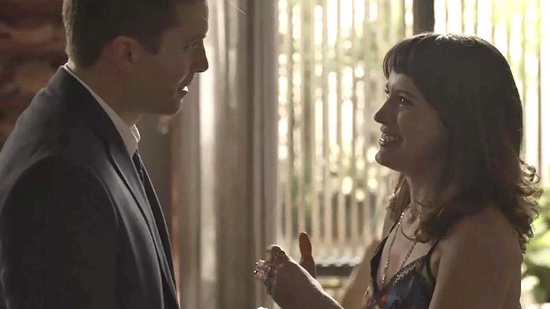 Clara e Patrick começam a se aproximar em O Outro Lado do Paraíso - Foto: TV Globo