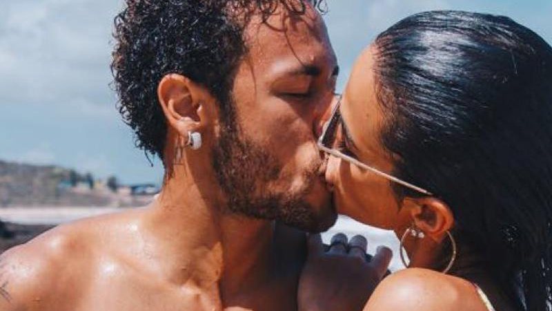 Neymar compartilhou beijo em Bruna Marquezine em seu Instagram Stories - Foto: Reprodução/ Instagram