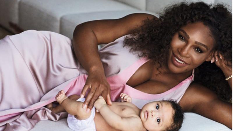 Serena Williams passou por complicações pós-parto e falou da importância de compartilhar a experiência - Foto: Vogue/ Mario Testino