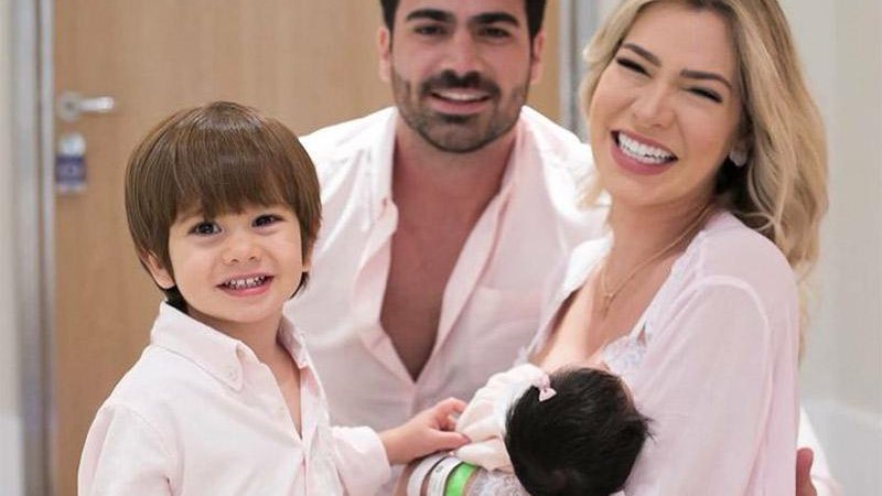 Ex-BBB Adriana Sant’anna com o marido, Rodrigão, e os filhos, Rodrigo e Linda - Foto: Reprodução/ Instagram