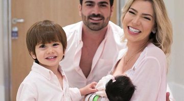 Ex-BBB Adriana Sant’anna com o marido, Rodrigão, e os filhos, Rodrigo e Linda - Foto: Reprodução/ Instagram