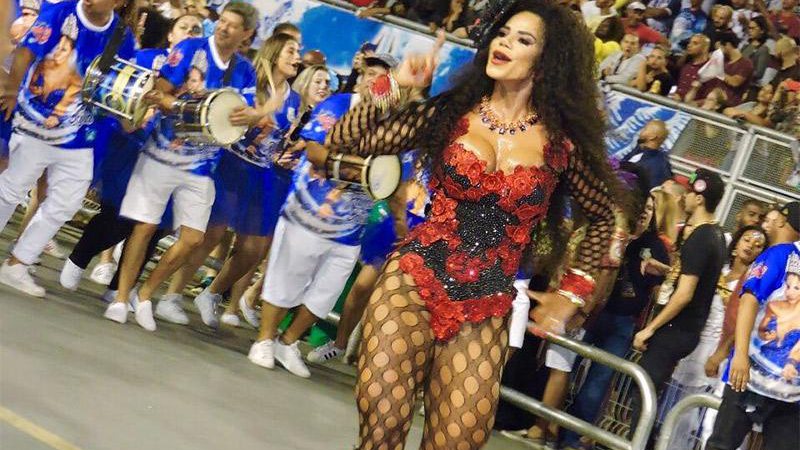 Rainha da Unidos de Vila Maria, Savia David entrará no sambódromo às 05h00 deste domingo (11/02) - Foto: Reprodução/ Instagram