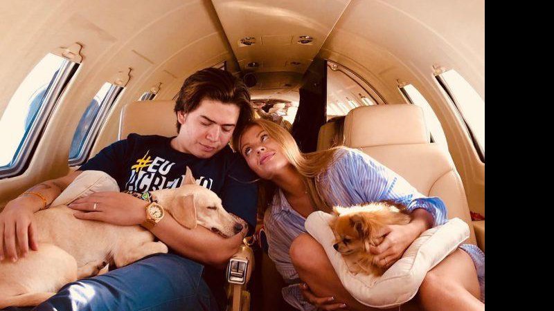 Whindersson Nunes com Luísa Sonza e seus cães em seu jatinho particular - Foto: Reprodução/ Instagram