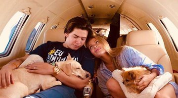 Whindersson Nunes com Luísa Sonza e seus cães em seu jatinho particular - Foto: Reprodução/ Instagram