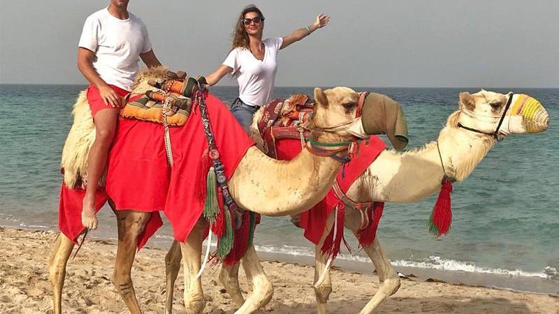Carona de Gisele e Tom Brady em camelo deu o que falar no Instagram - Foto: Reprodução/ Instagram