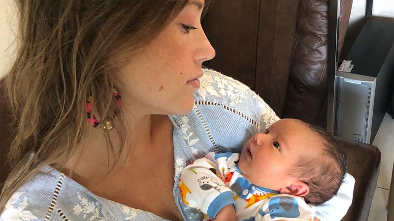 Juliana Didone com a filha, Liz, de uma semana - Foto: Reprodução/ Instagram