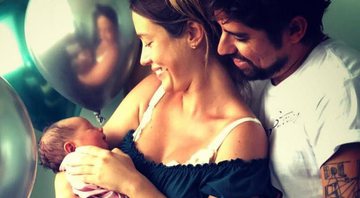 Juliana Didone com a filha recém-nascida, Liz, e o marido, Flávio Rossi - Foto: Reprodução/ Instagram