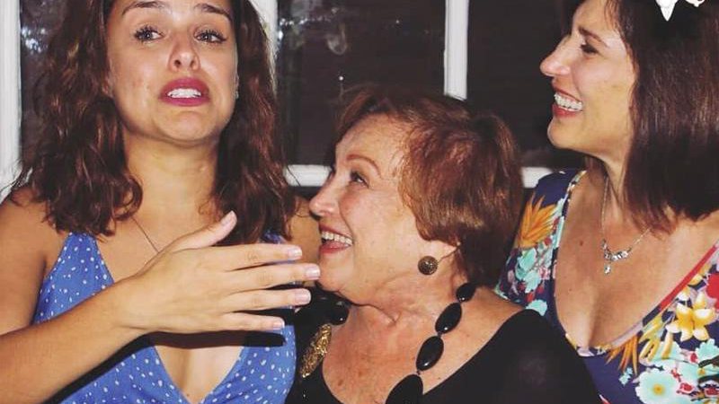 Paloma Bernardi ficou emocionada ao lado das atrizes Beth Goulart e Nicette Bruno - Foto: Reprodução/ Instagram