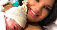 Juliane Almeida mostra o rostinho do filho, Michael, logo após o parto - Foto: Reprodução/ Instagram