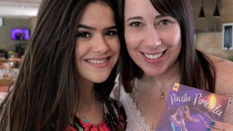 Maisa Silva com a autora do livro Cinderela Pop, Paula Pimenta - Foto: Reprodução/ Twitter