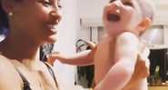 Sheron Menezzes mostrou brincadeira com o filho, Benjamin, de 6 meses - Foto: Reprodução/ Instagram