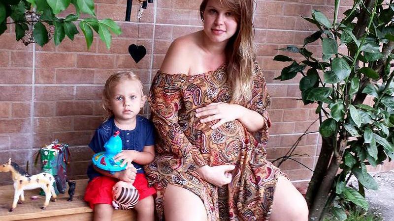 Carolinie Figueiredo com a filha Bruna durante o trabalho de parto de Theo - Foto: Reprodução/ Instagram