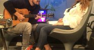 Luan Santana canta para a barriguinha de grávida de Sabrina - Foto: Reprodução/ Instagram