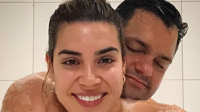 Naiara Azevedo compartilhou foto no banho com o marido para dizer que está com saudades - Foto: Reprodução/ Instagram