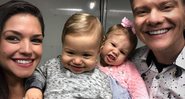 Thais Fersoza e Michel Teló com os filhos Melinda, de 1 anos e 10 meses, e Teodoro, de 11 meses - Foto: Reprodução/ Instagram