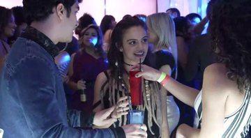 Amanda bebe drinque suspeito e passa mal em boate - Foto: TV Globo