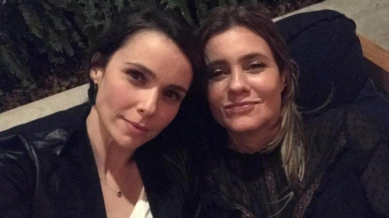 Débora Falabella e Adriana Esteves se reencontraram na noite da última terça-feira (24/07) - Foto: Reprodução/ Instagram