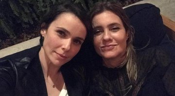 Débora Falabella e Adriana Esteves se reencontraram na noite da última terça-feira (24/07) - Foto: Reprodução/ Instagram