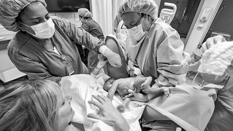 Ana Claudia Michels deu à luz Santiago nesta quinta-feira (08/08) - Foto: Reprodução/ Instagram/ Katia Rocha