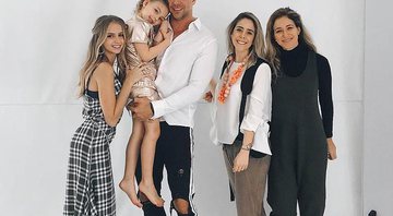 Fernando Scherer posou com as filhas, Brenda e Isabella, e homenageou as ex-mulheres - Foto: Reprodução/ Instagram