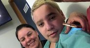 MC Pikachu recebeu o apoio dos pais em sua primeira sessão de quimioterapia - Foto: Reprodução/ Instagram