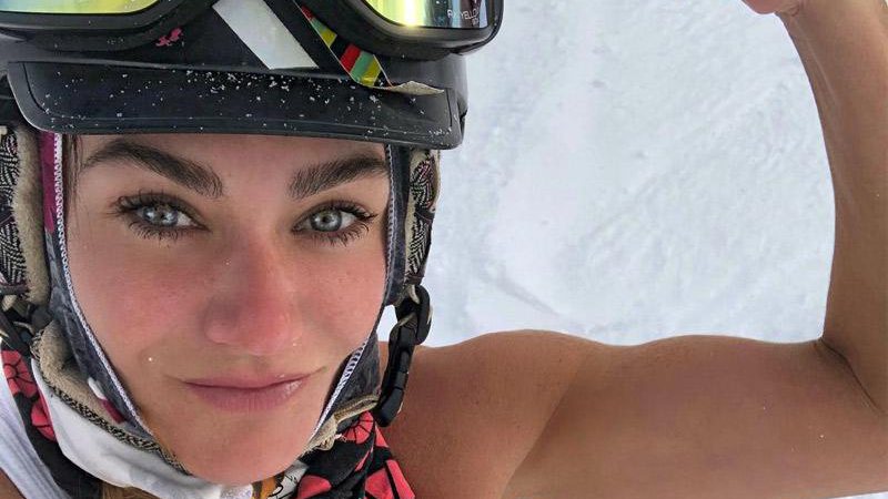 Luize Altenhofen surpreendeu seus seguidores ao praticar snowboard de maiô - Foto: Reprodução/ Instagram