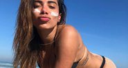 Anitta aproveitou a tarde para curtir uma praia e colocar o bronzeado em dia - Foto: Reprodução/ Instagram