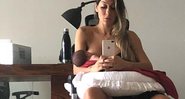 Mayra Cardi amamenta a filha recém-nascida na cadeira do escritório - Foto: Reprodução/ Instagram