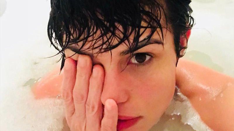 Após quase um dia de viagem, Nanda Costa aproveitou um relaxante banho de banheira - Foto: Reprodução/ Instagram