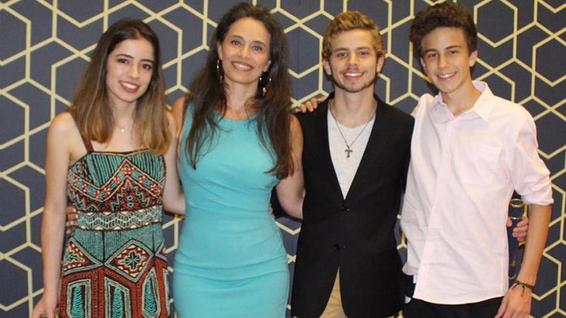 Carla Vilhena com os filhos Clarissa, Pedro e Marcelo - Foto: Reprodução/ Instagram