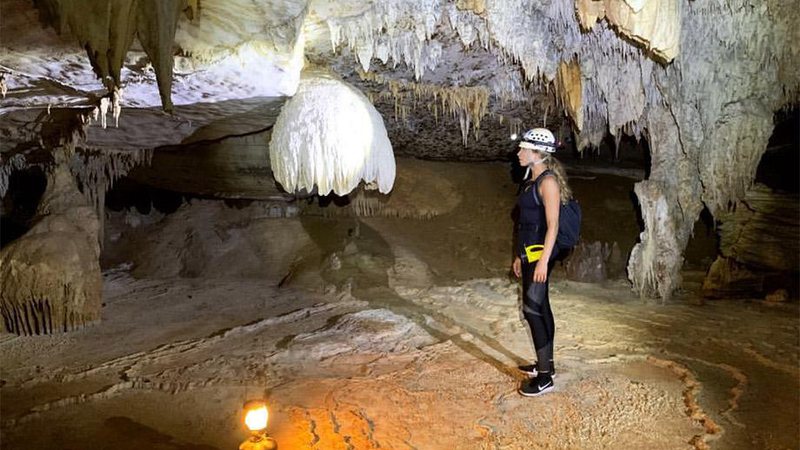 Imagem Grazi Massafera encara 4 horas de trilha para chegar até caverna e mostra fotos incríveis na web