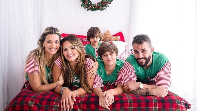 Kelly Key com o marido, Mico Freitas, e os três filhos, Suzanna, Jaime Vitor e o caçula Artur - Foto: Reprodução/ Instagram