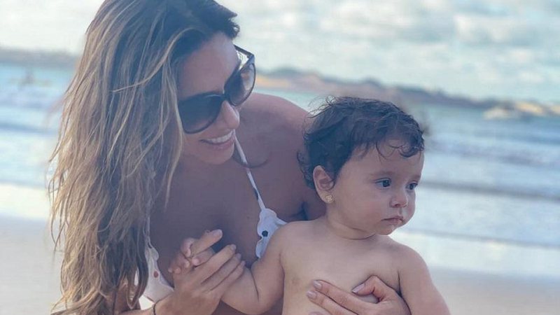 Patrícia Abravanel, ao lado de sua filha Jane, em praia do Rio Grande do Norte - Foto: Reprodução/Instagram
