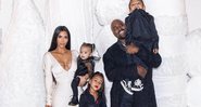Kim Kardashian com o marido, Kanye West, e os filhos Saint, North e Chicago West - Foto: Reprodução/ Instagram