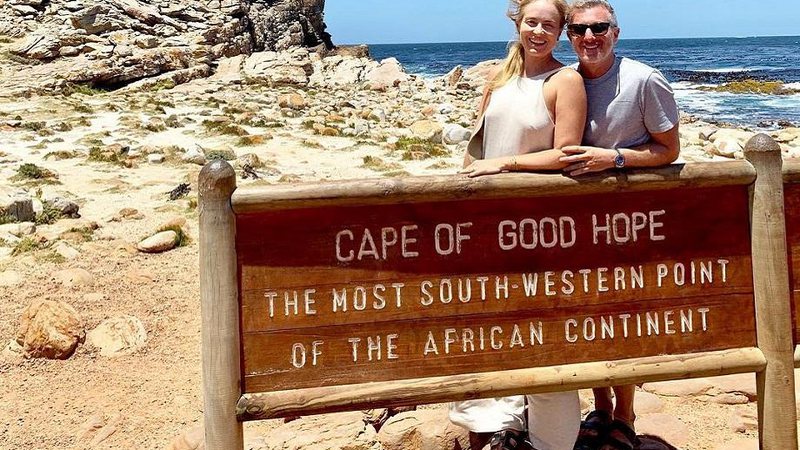 Luciano Huck e Angélica posam na placa do Cabo da Boa Esperança - Foto: Reprodução/Instagram