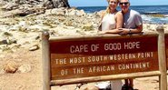 Luciano Huck e Angélica posam na placa do Cabo da Boa Esperança - Foto: Reprodução/Instagram
