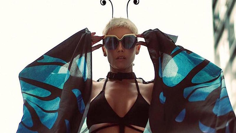 Deborah Secco mostrou fantasia de borboleta que pretende usar no Carnaval da Dede - Foto: Reprodução/ Instagram