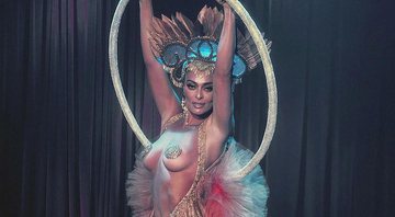 Juliana Paes posou com uma fantasia mínima de carnaval e exibiu o corpo cheio de curvas Foto: Reprodução/ Instagram/ Fernando Tomaz