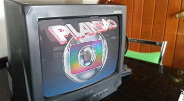 O terror dos anos 90: o Plantão da Globo interrompendo a programação - Foto: Reprodução