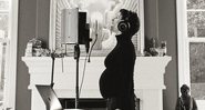 Alanis Morissette exibe a barriga da terceira gravidez na web - Foto: Reprodução/ Instagram