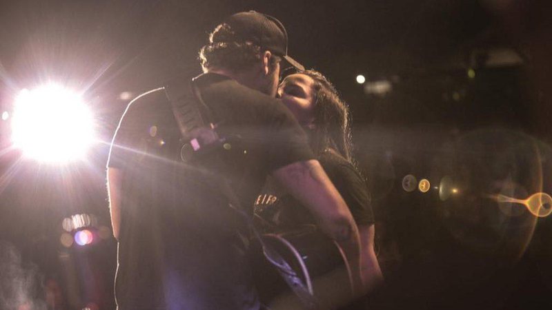 Maiara e Fernando se beijaram durante show em Foz do Iguaçu - Foto: Reprodução/ Instagram