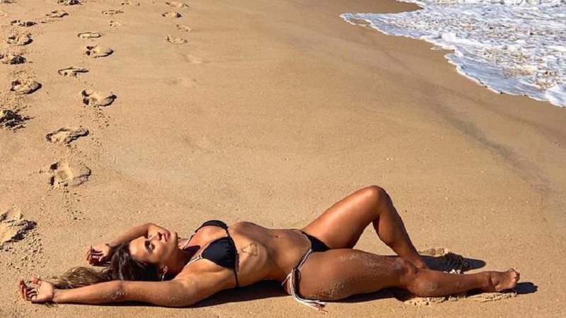 Carol Peixinho renova bronzeado na praia de Itacimirim, Bahia - Foto: Reprodução/Instagram