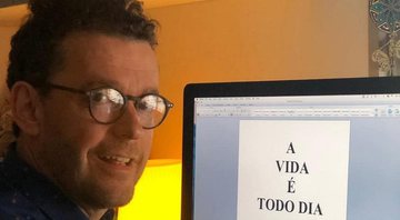 Fernando Rocha anuncia A Vida É Todo Dia, seu novo livro, no Instagram - Foto: Reprodução/Instagram