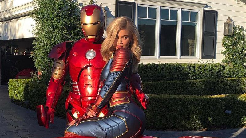 Kylie Jenner e Travis Scott se vestiram de Capitã Marvel e Homem de Ferro para a estreia de Vingadores: Ultimato - Foto: Reprodução/ Instagram